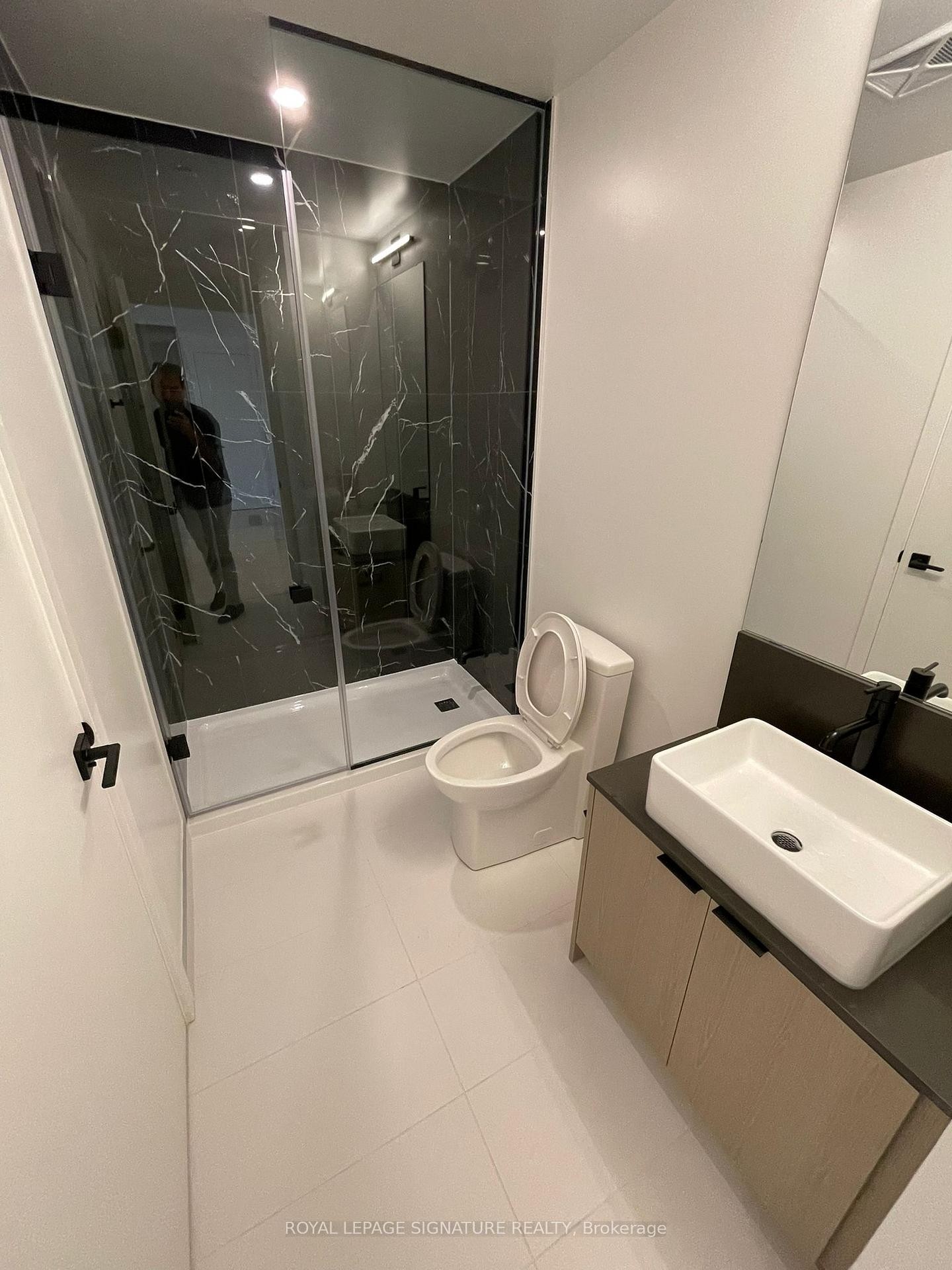 1911-1285 Dupont Street, Toronto, ON - Indoor Photo Showing Bathroom