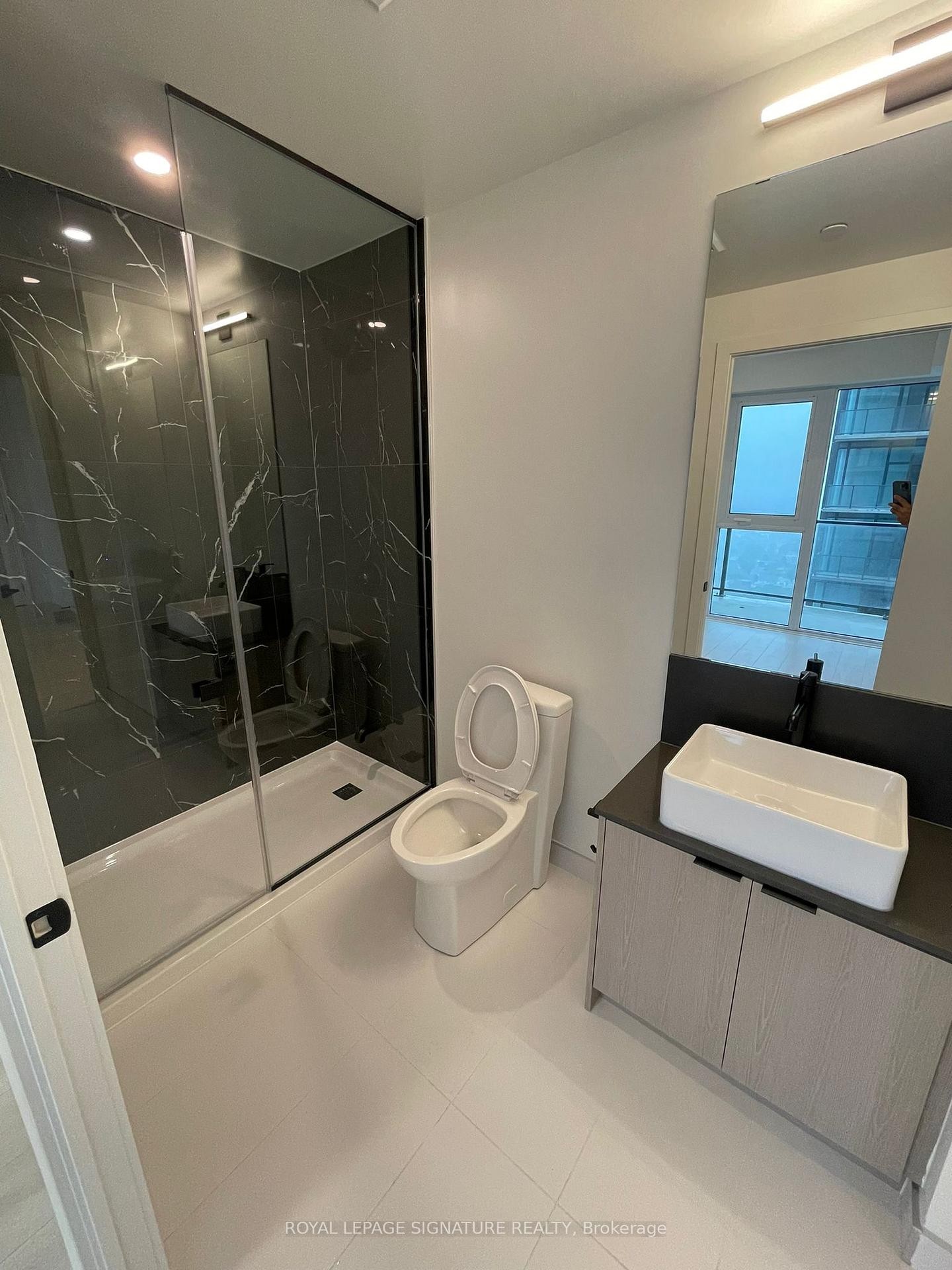 1911-1285 Dupont Street, Toronto, ON - Indoor Photo Showing Bathroom