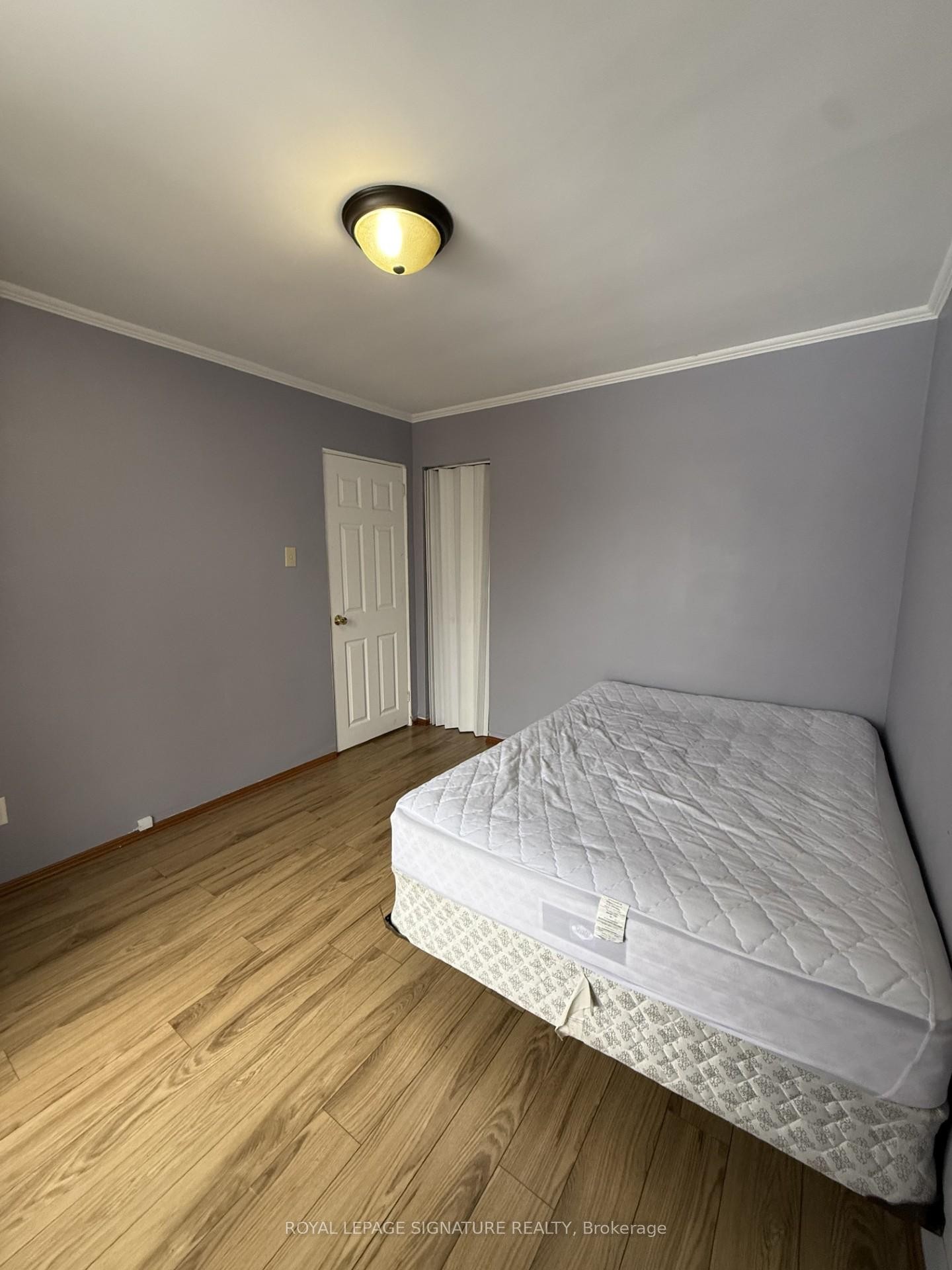 Main-103 Cleta Drive, Toronto, ON - Indoor Photo Showing Bedroom