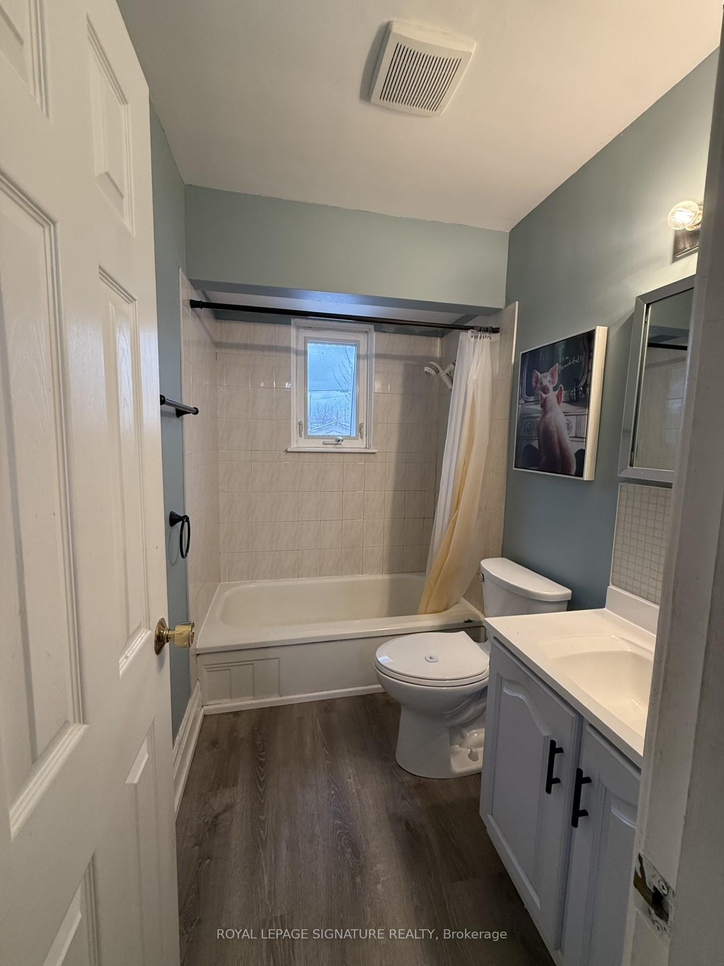 Main-103 Cleta Drive, Toronto, ON - Indoor Photo Showing Bathroom