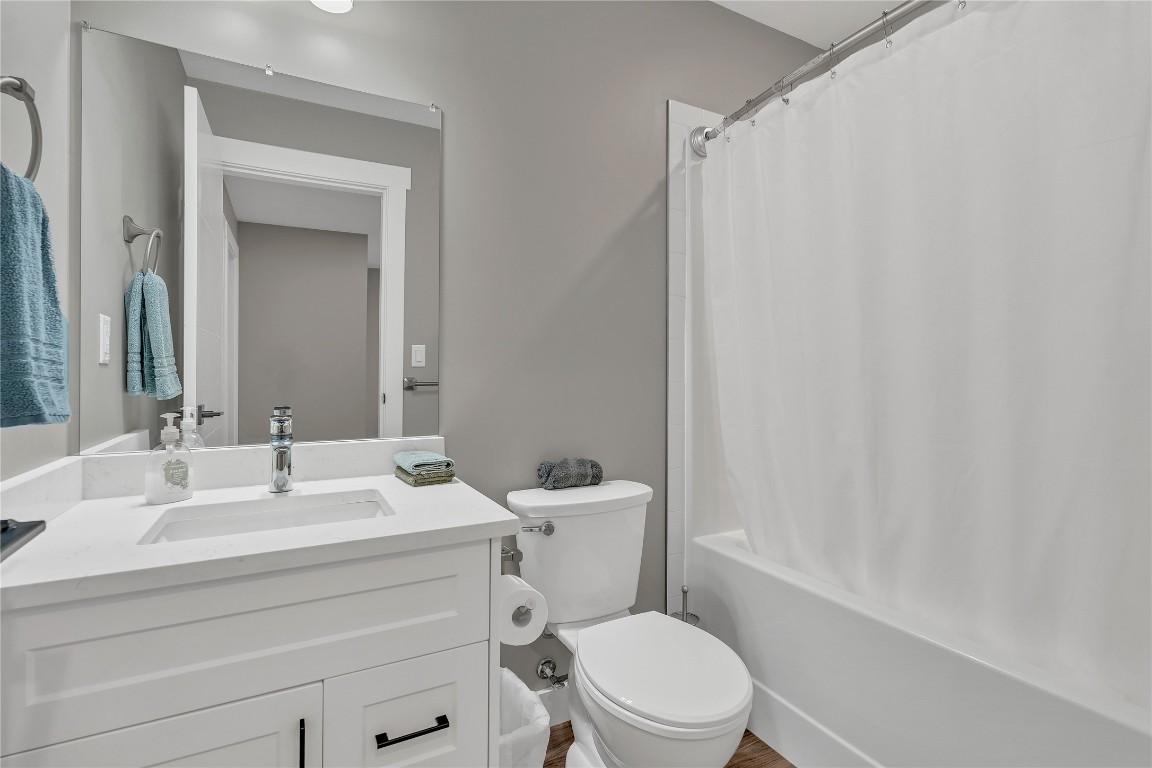 103 Abbey Road, Princeton, BC - Indoor Photo Showing Bathroom