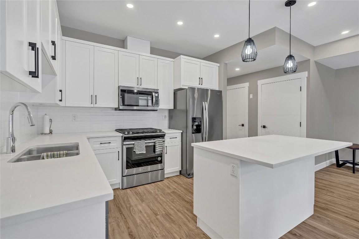 103 Abbey Road, Princeton, BC - Indoor Photo Showing Kitchen With Double Sink With Upgraded Kitchen