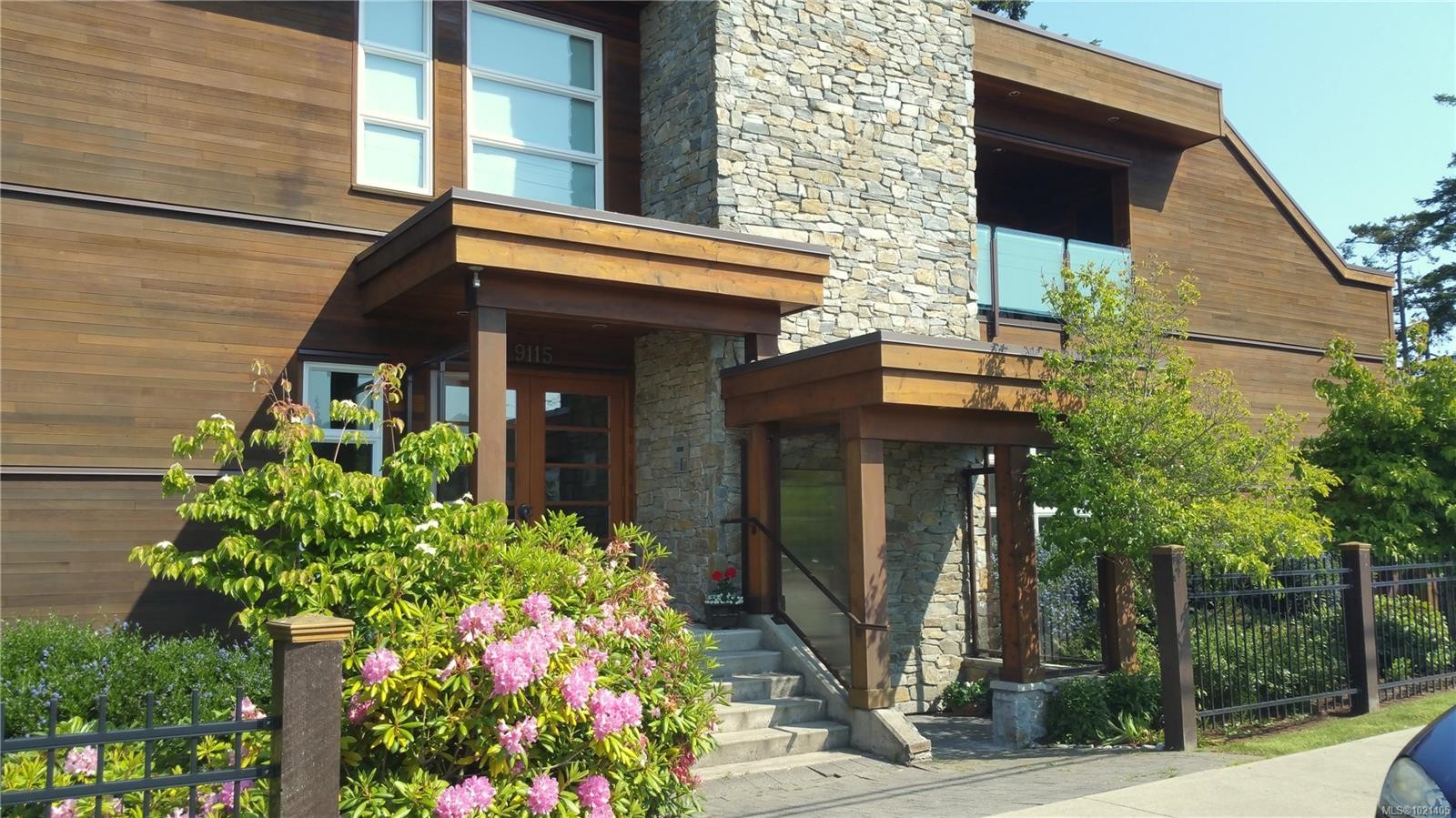 102-9115 Lochside Dr, North Saanich, BC - Outdoor