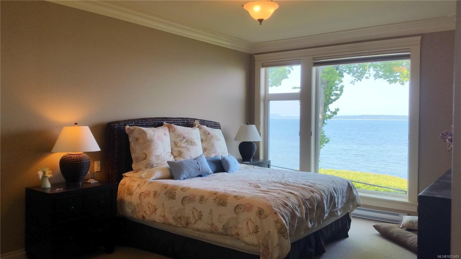 102-9115 Lochside Dr, North Saanich, BC - Indoor Photo Showing Bedroom