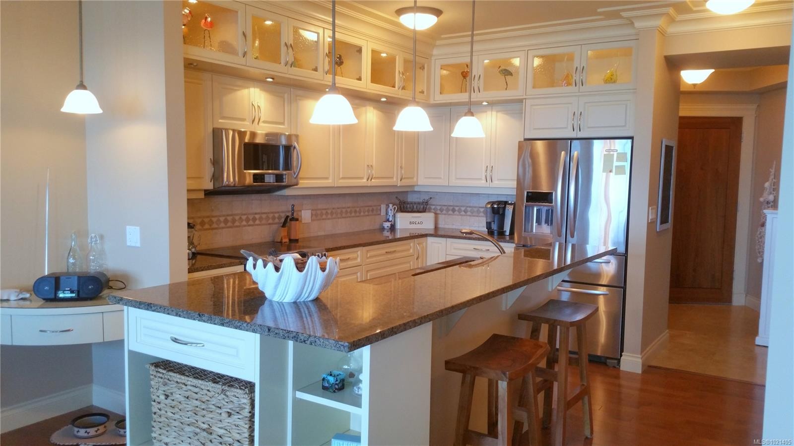 102-9115 Lochside Dr, North Saanich, BC - Indoor