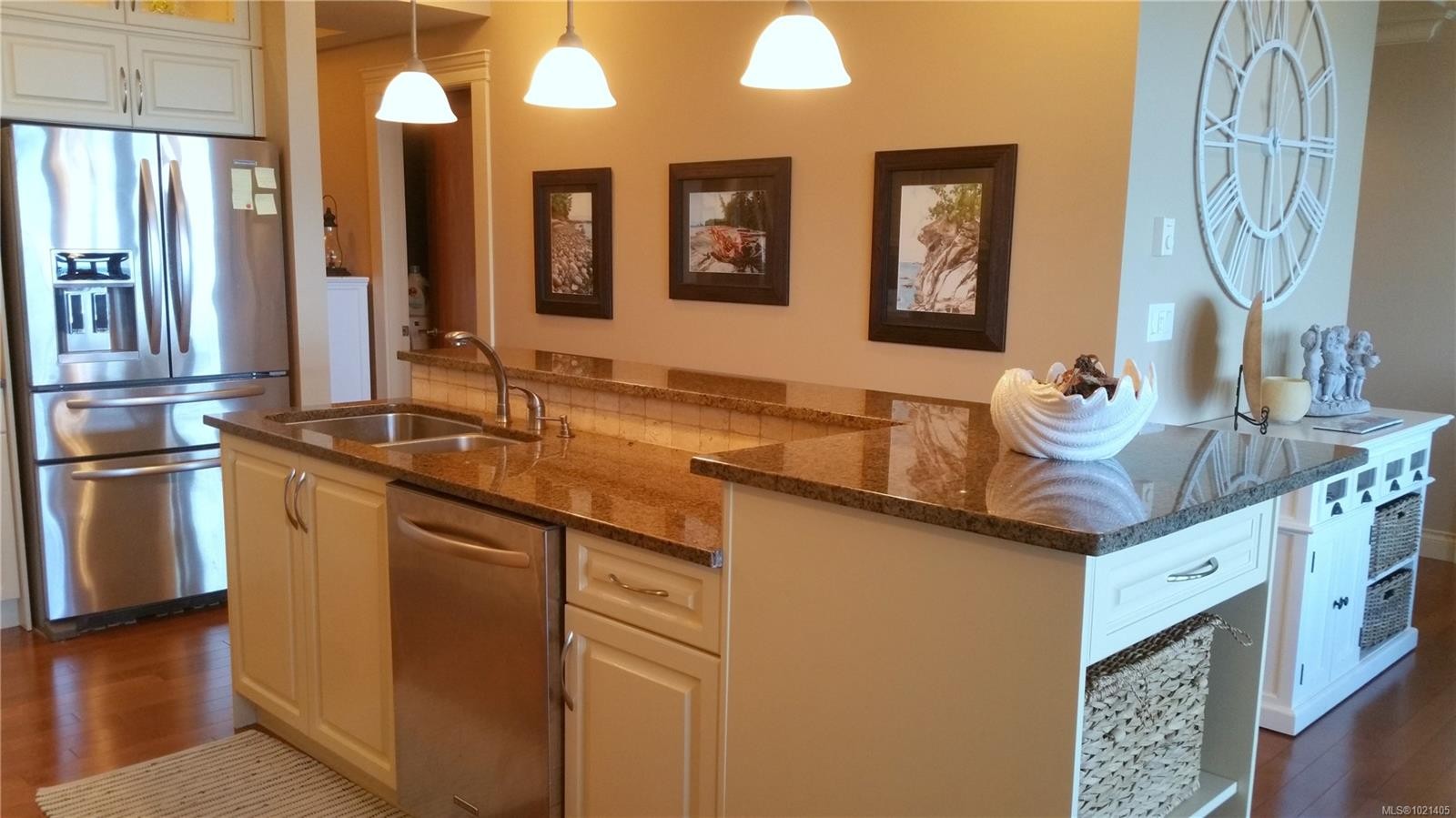 102-9115 Lochside Dr, North Saanich, BC - Indoor Photo Showing Kitchen With Stainless Steel Kitchen With Double Sink