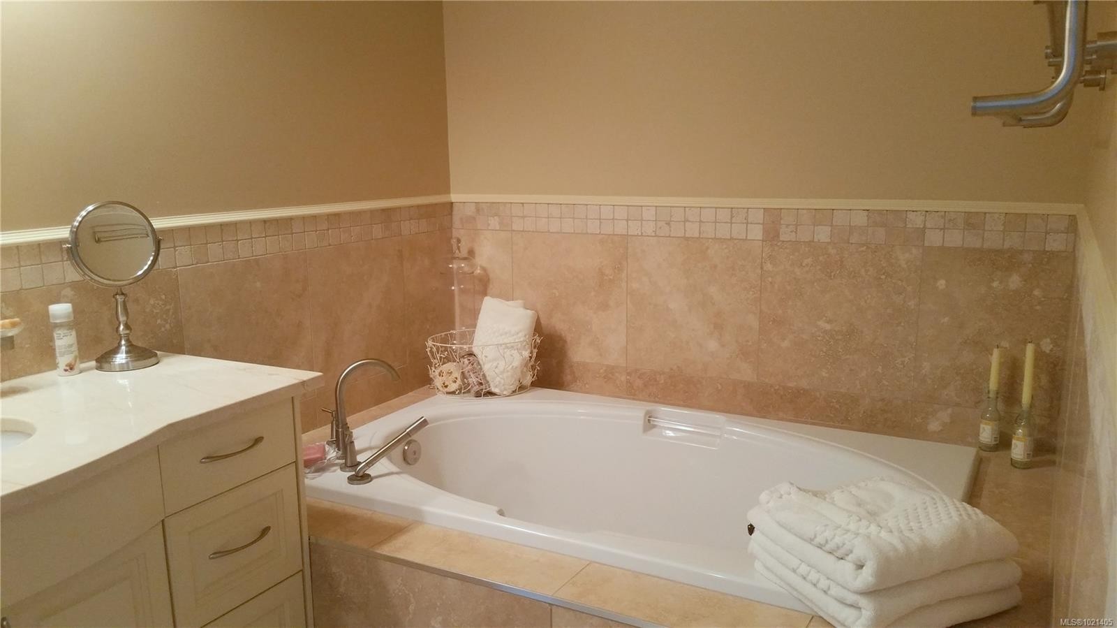 102-9115 Lochside Dr, North Saanich, BC - Indoor Photo Showing Bathroom