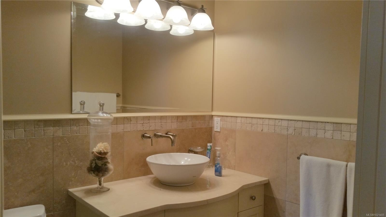 102-9115 Lochside Dr, North Saanich, BC - Indoor Photo Showing Bathroom