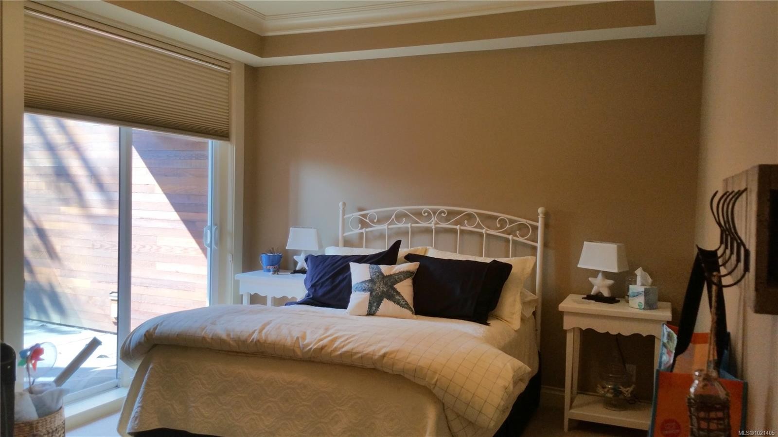 102-9115 Lochside Dr, North Saanich, BC - Indoor Photo Showing Bedroom