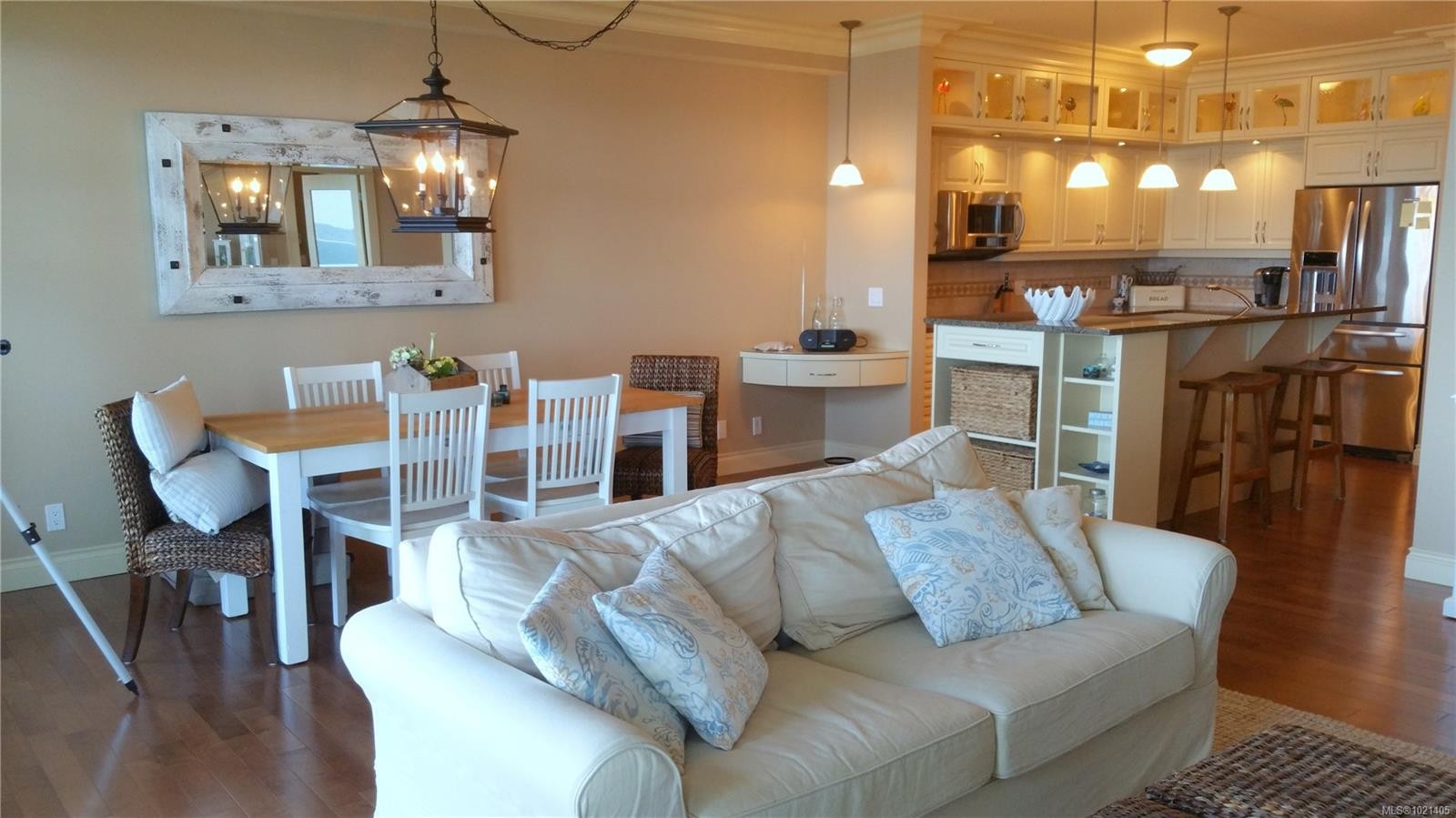 102-9115 Lochside Dr, North Saanich, BC - Indoor