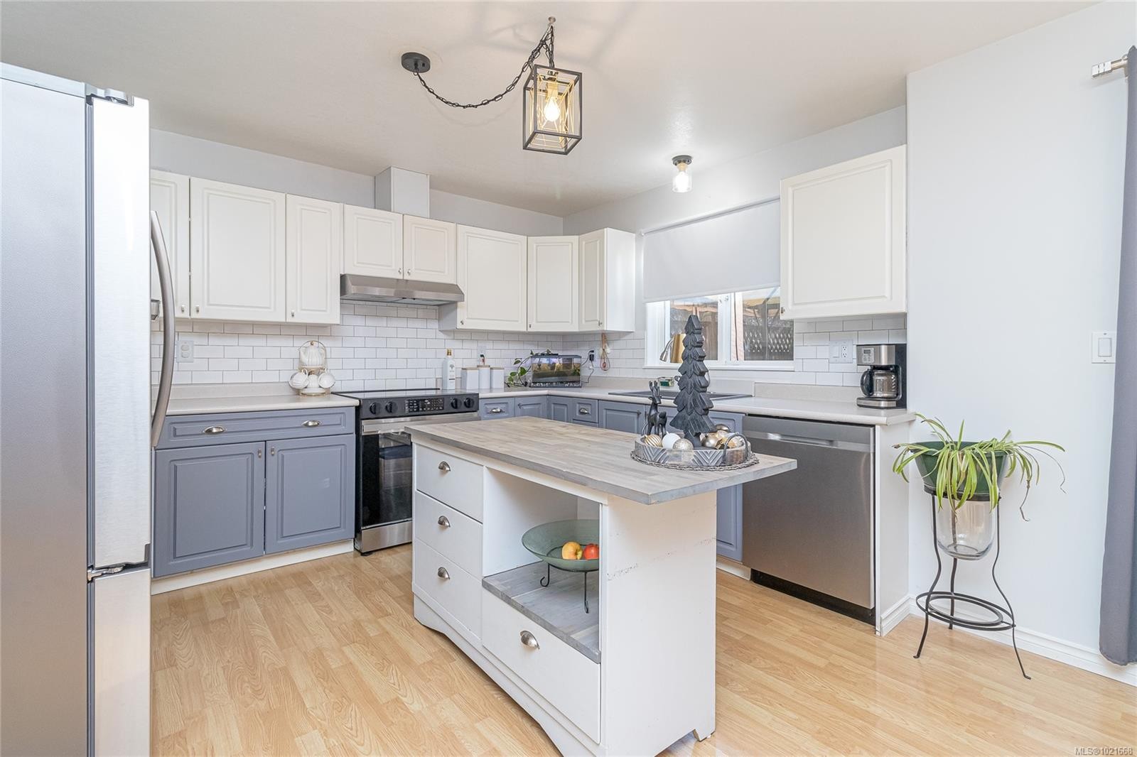3324 Renita Ridge Rd, Duncan, BC - Indoor Photo Showing Kitchen