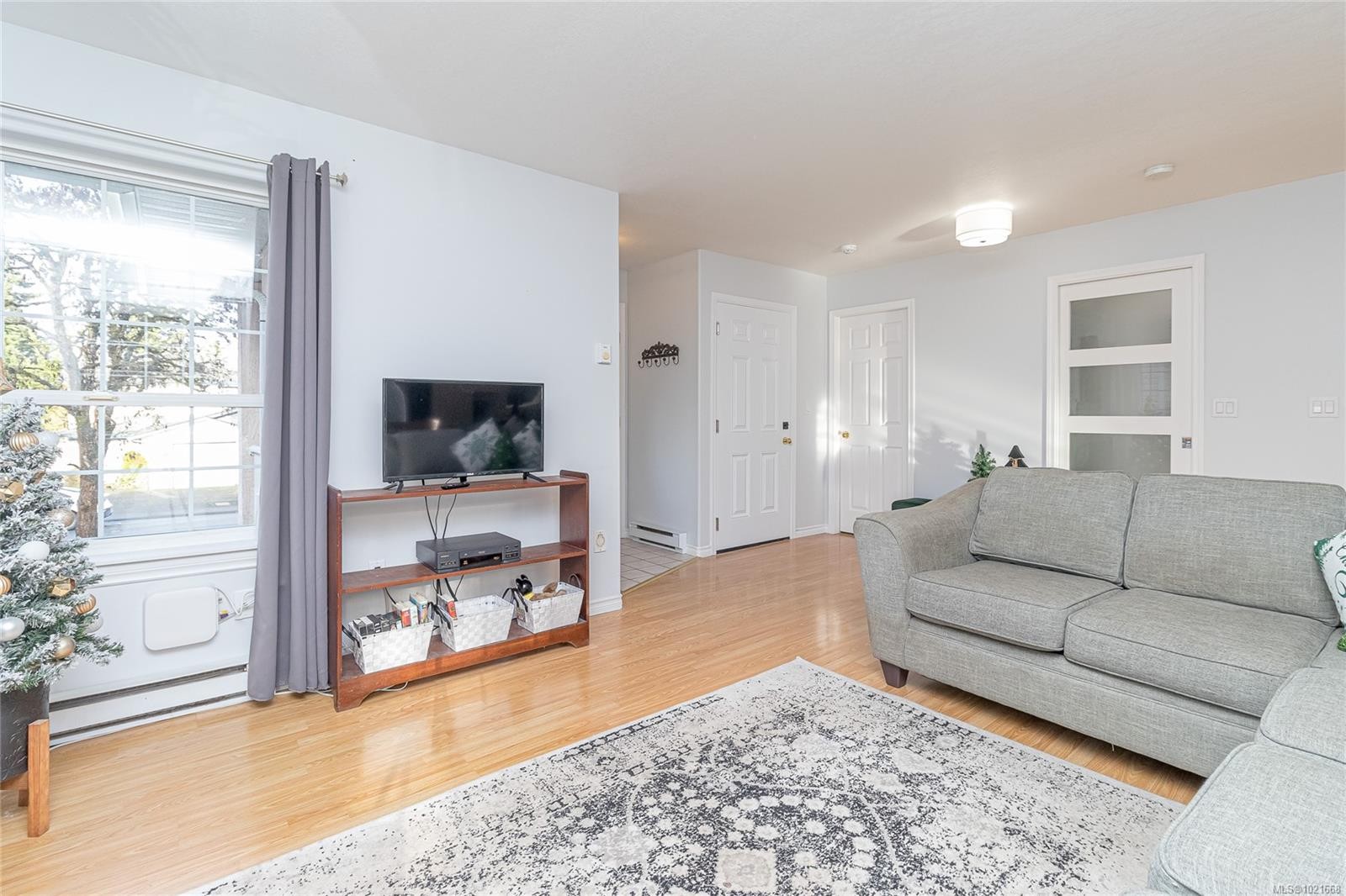 3324 Renita Ridge Rd, Duncan, BC - Indoor Photo Showing Living Room