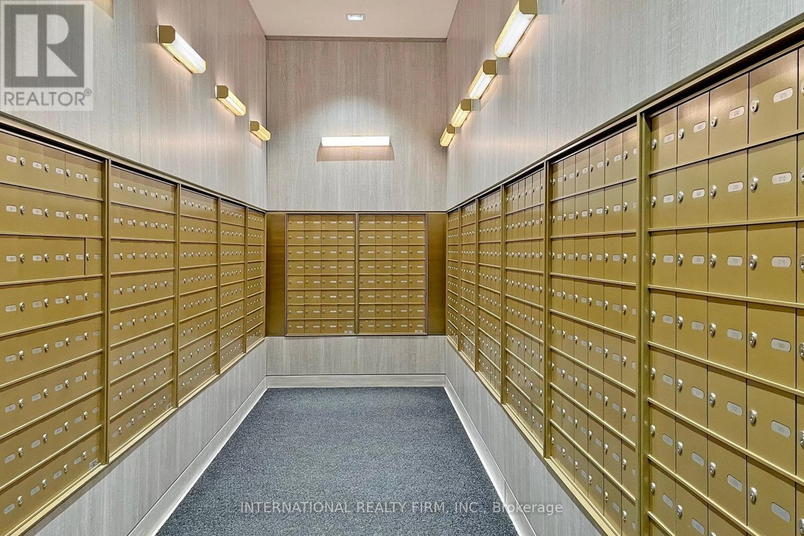 4008 - 950 Portage Parkway, Vaughan, ON - Indoor Photo Showing Other Room