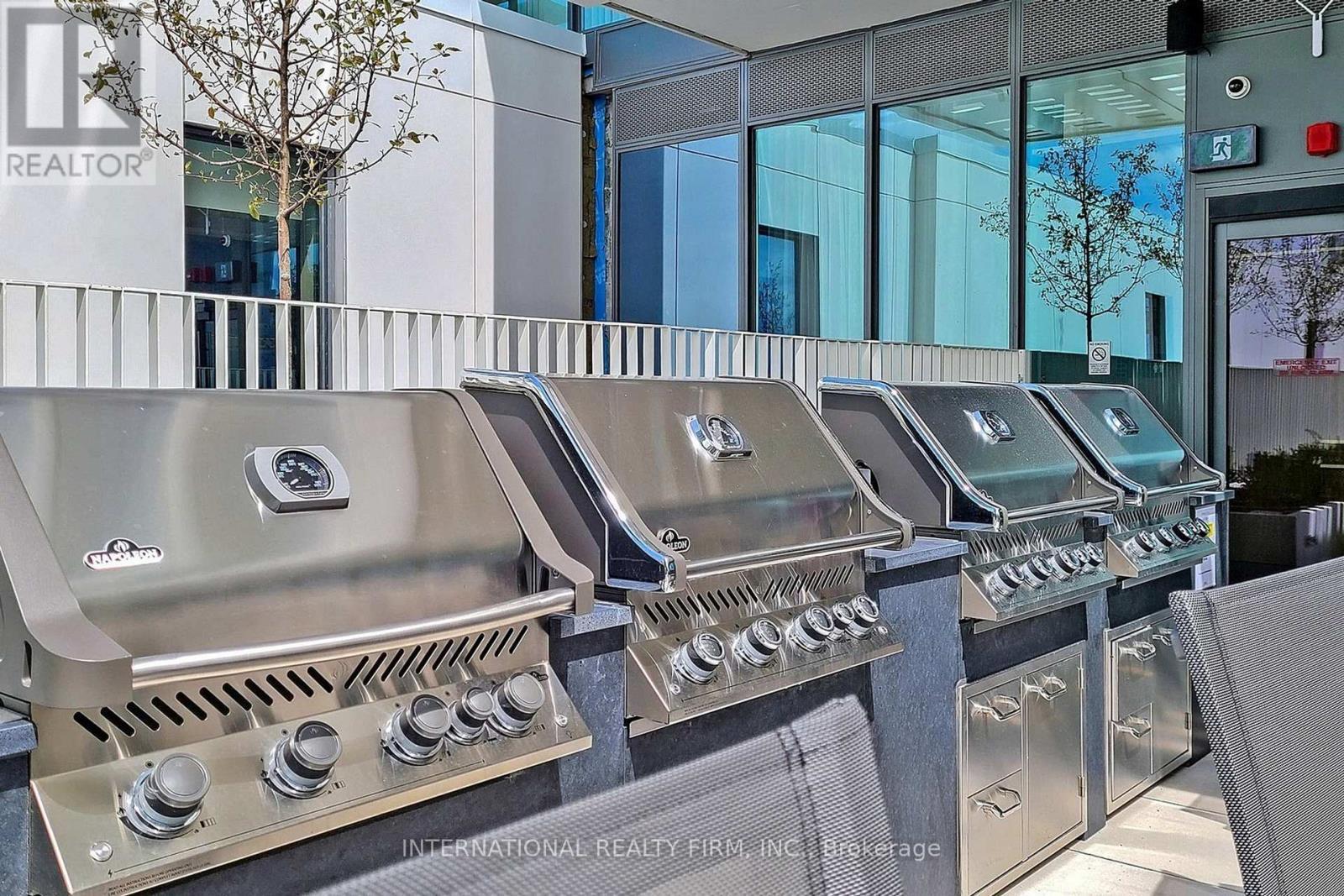 4008 - 950 Portage Parkway, Vaughan, ON - Indoor Photo Showing Laundry Room