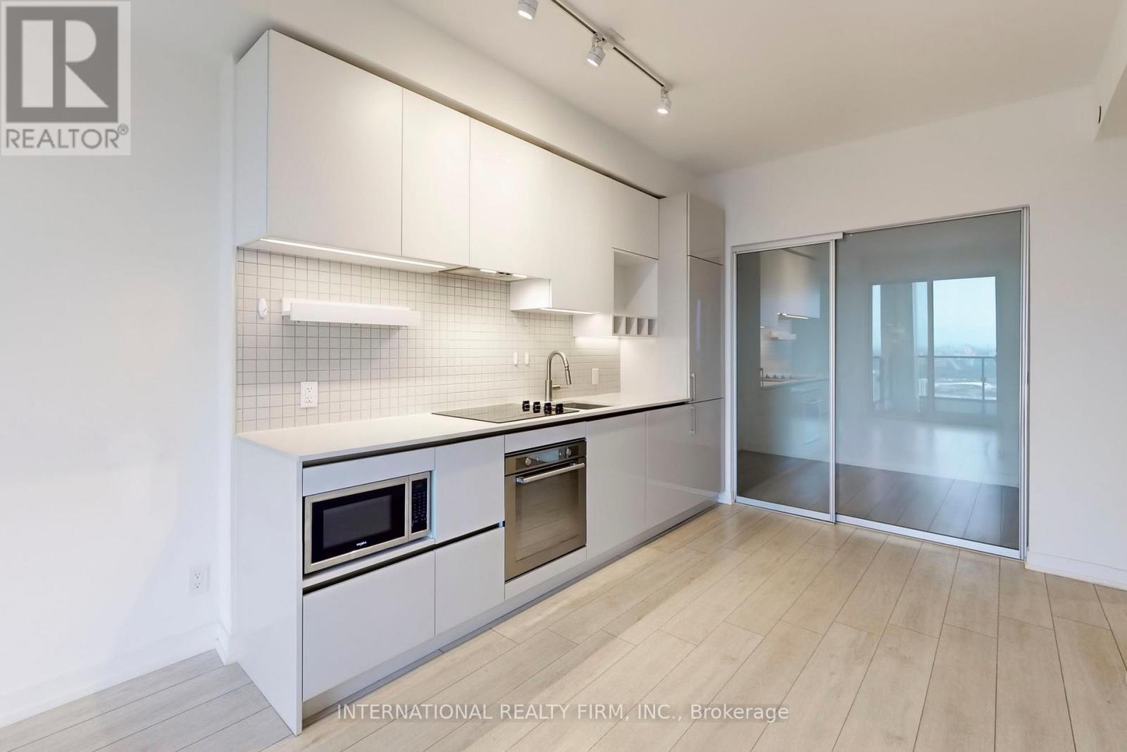 4008 - 950 Portage Parkway, Vaughan, ON - Indoor Photo Showing Kitchen