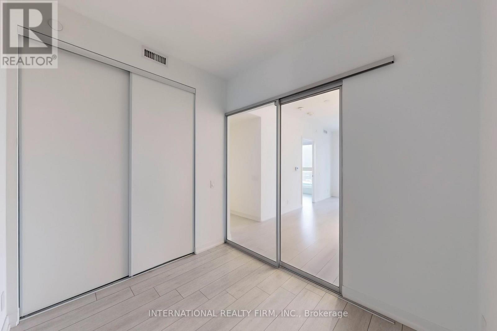 4008 - 950 Portage Parkway, Vaughan, ON - Indoor Photo Showing Other Room