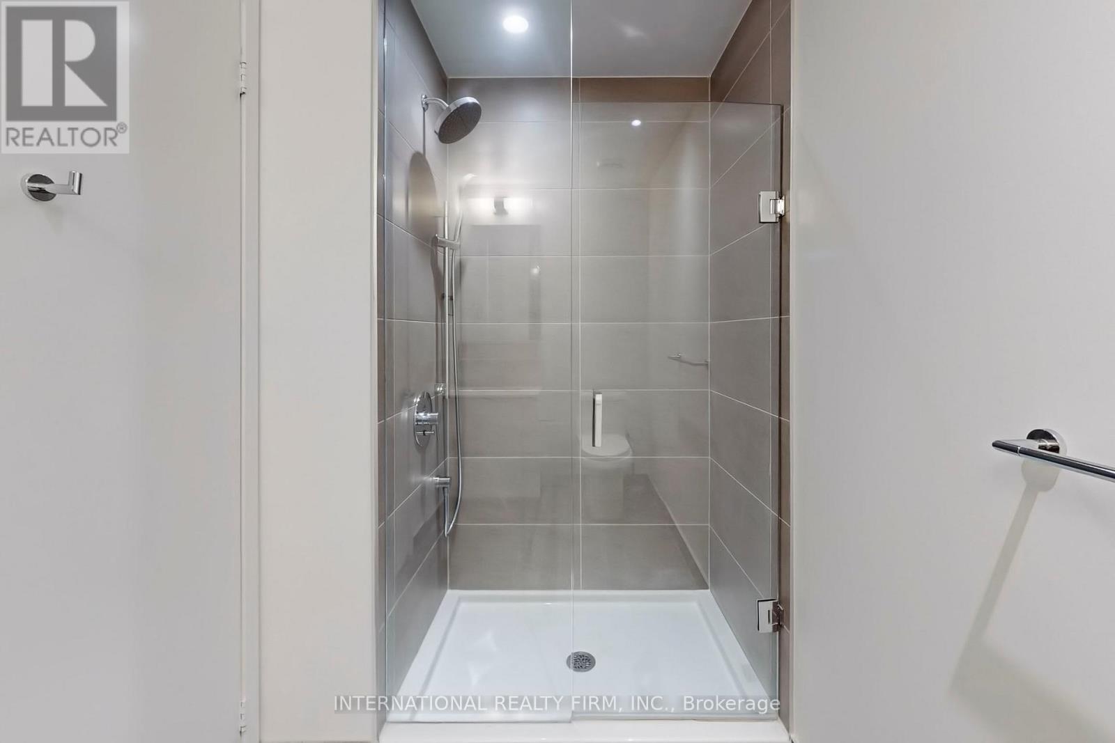 4008 - 950 Portage Parkway, Vaughan, ON - Indoor Photo Showing Bathroom