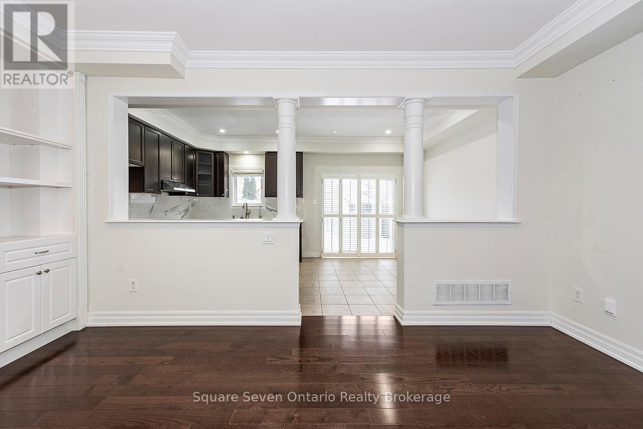 391 Vellore Park Avenue, Vaughan, ON - Indoor Photo Showing Other Room