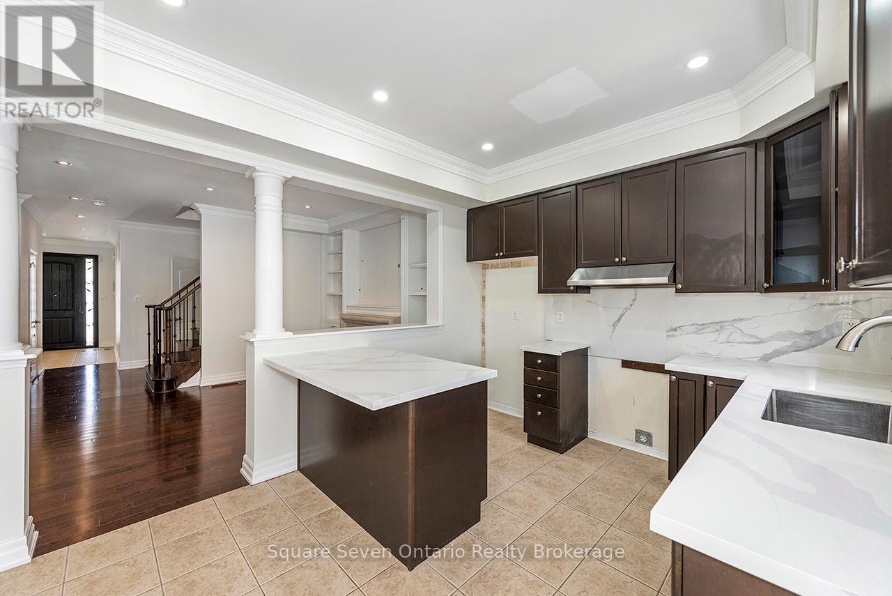 391 Vellore Park Avenue, Vaughan, ON - Indoor Photo Showing Kitchen