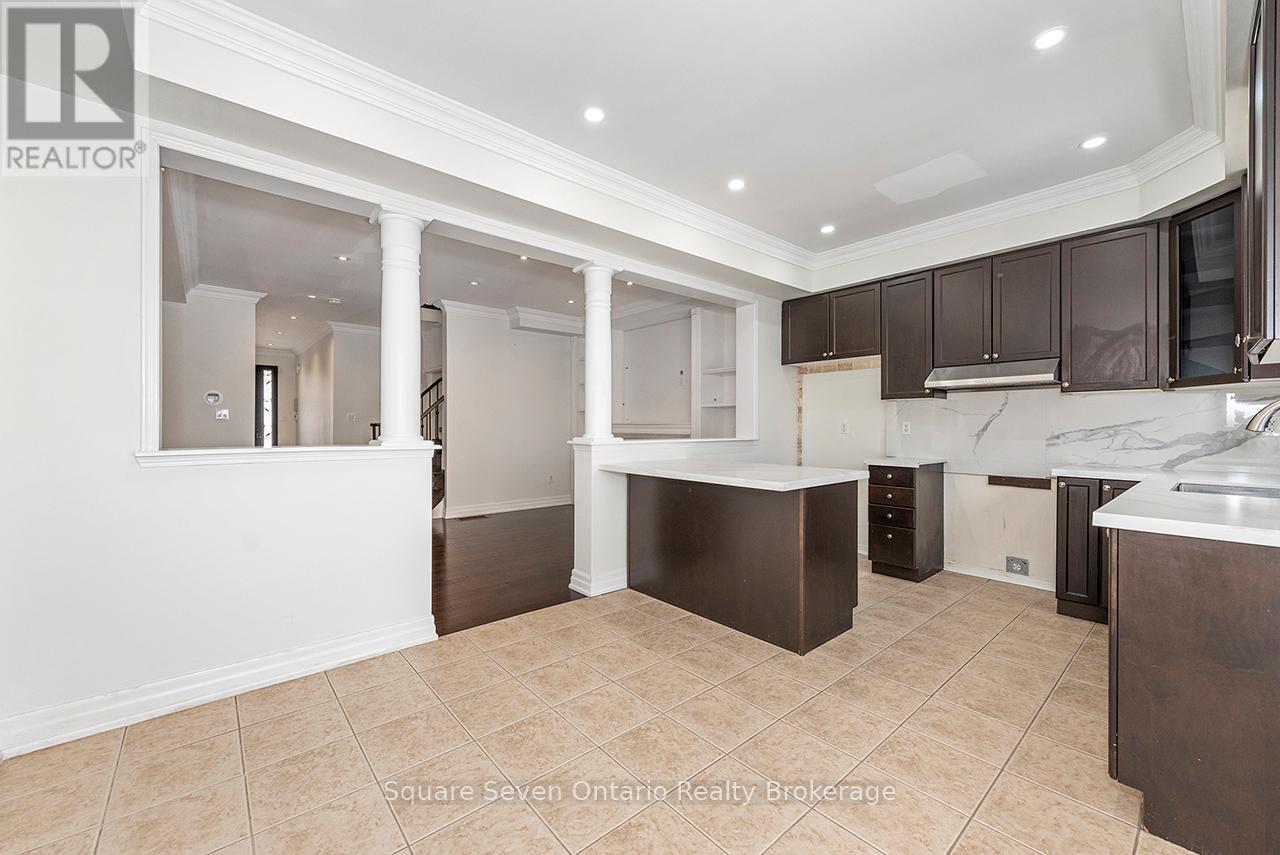 391 Vellore Park Avenue, Vaughan, ON - Indoor Photo Showing Kitchen