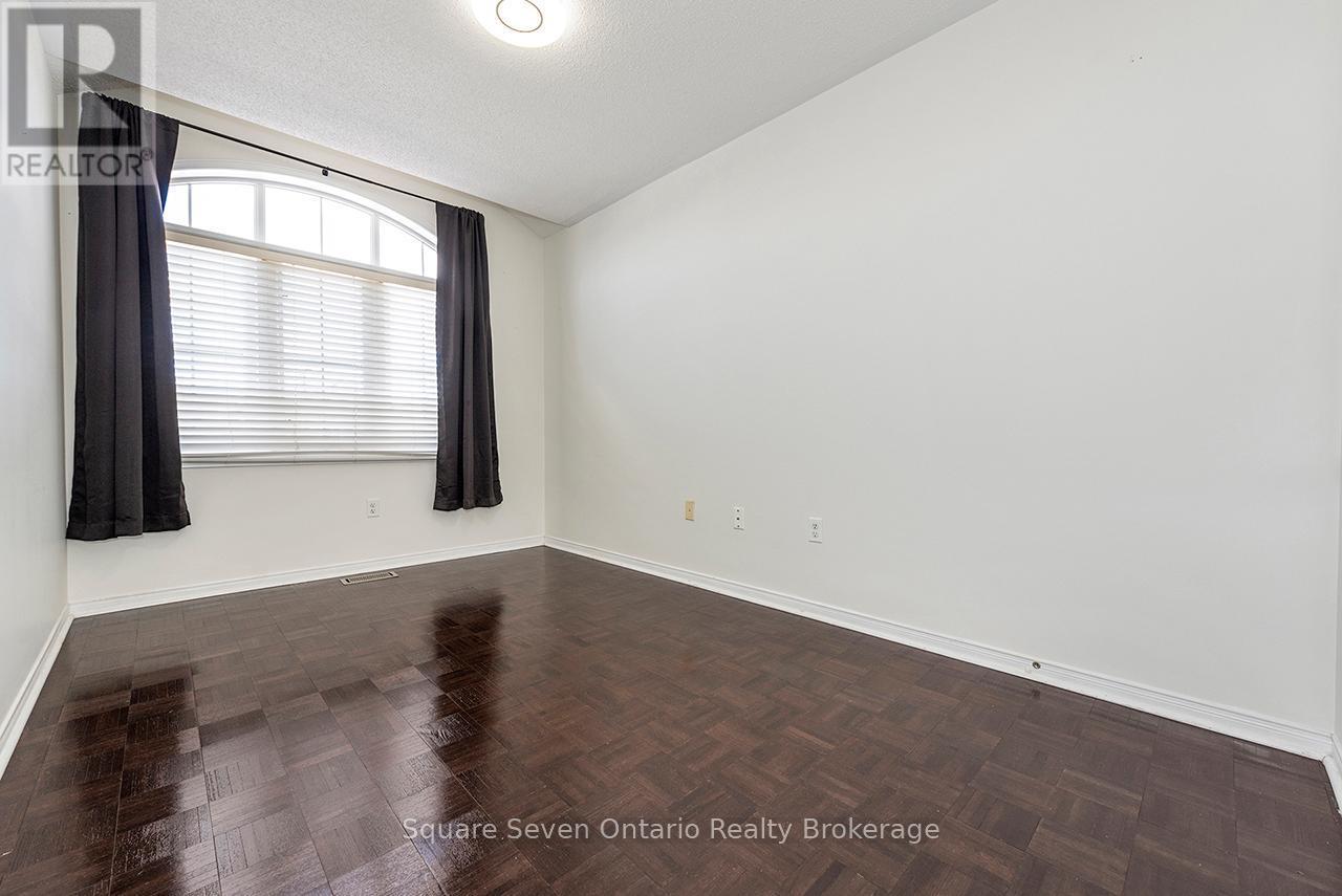391 Vellore Park Avenue, Vaughan, ON - Indoor Photo Showing Other Room