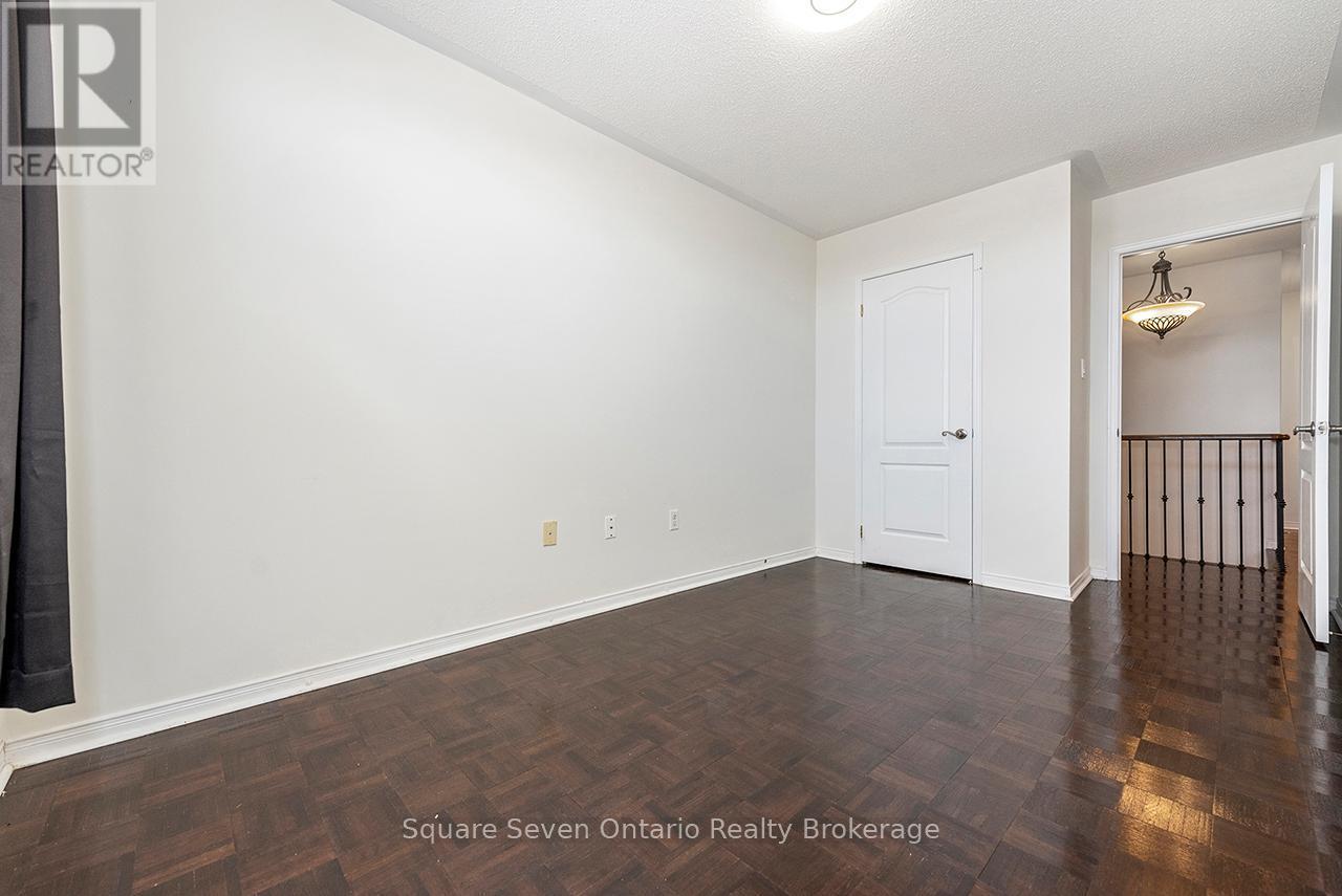 391 Vellore Park Avenue, Vaughan, ON - Indoor Photo Showing Other Room