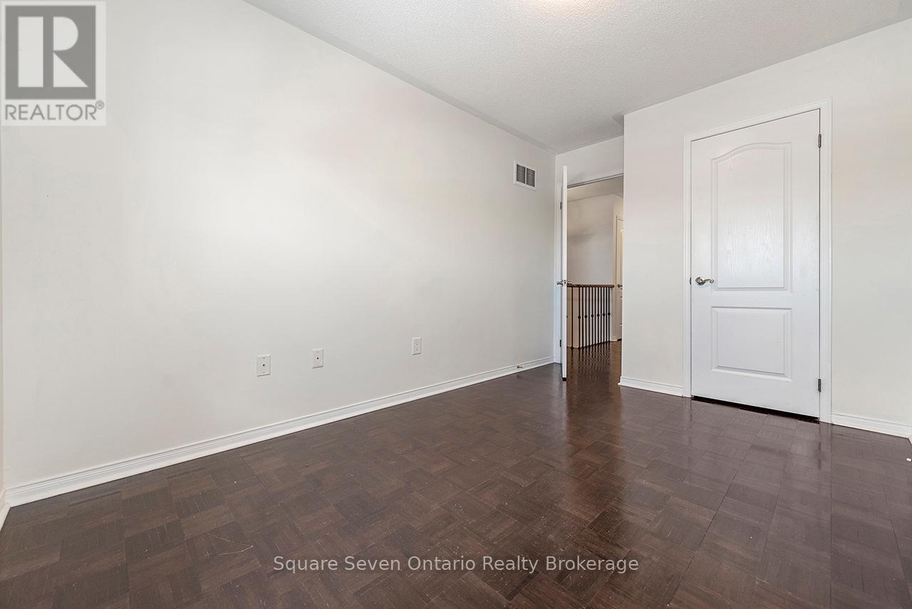 391 Vellore Park Avenue, Vaughan, ON - Indoor Photo Showing Other Room