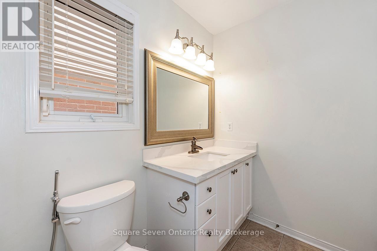 391 Vellore Park Avenue, Vaughan, ON - Indoor Photo Showing Bathroom