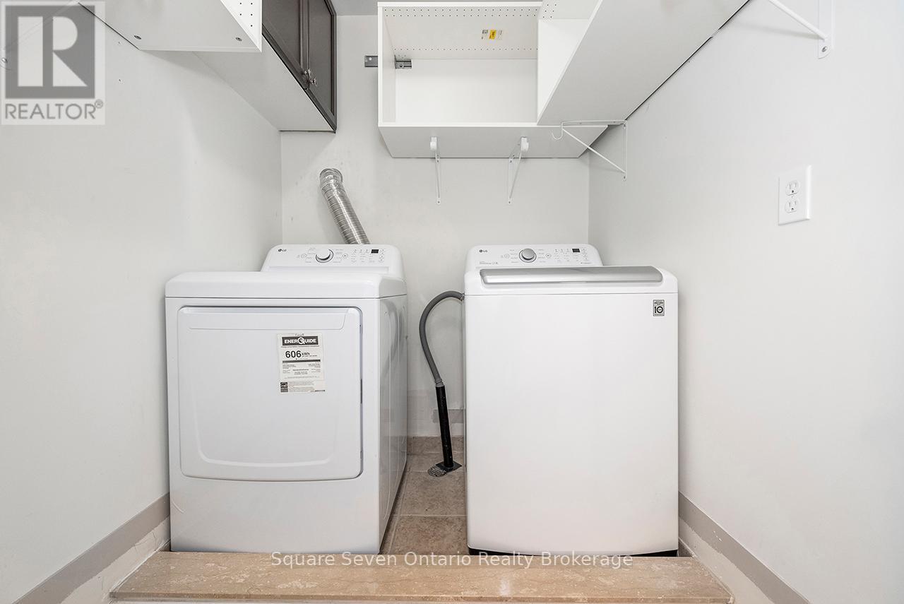 391 Vellore Park Avenue, Vaughan, ON - Indoor Photo Showing Laundry Room