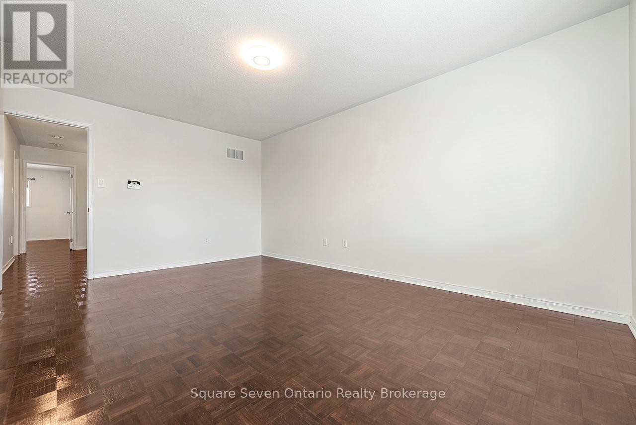 391 Vellore Park Avenue, Vaughan, ON - Indoor Photo Showing Other Room