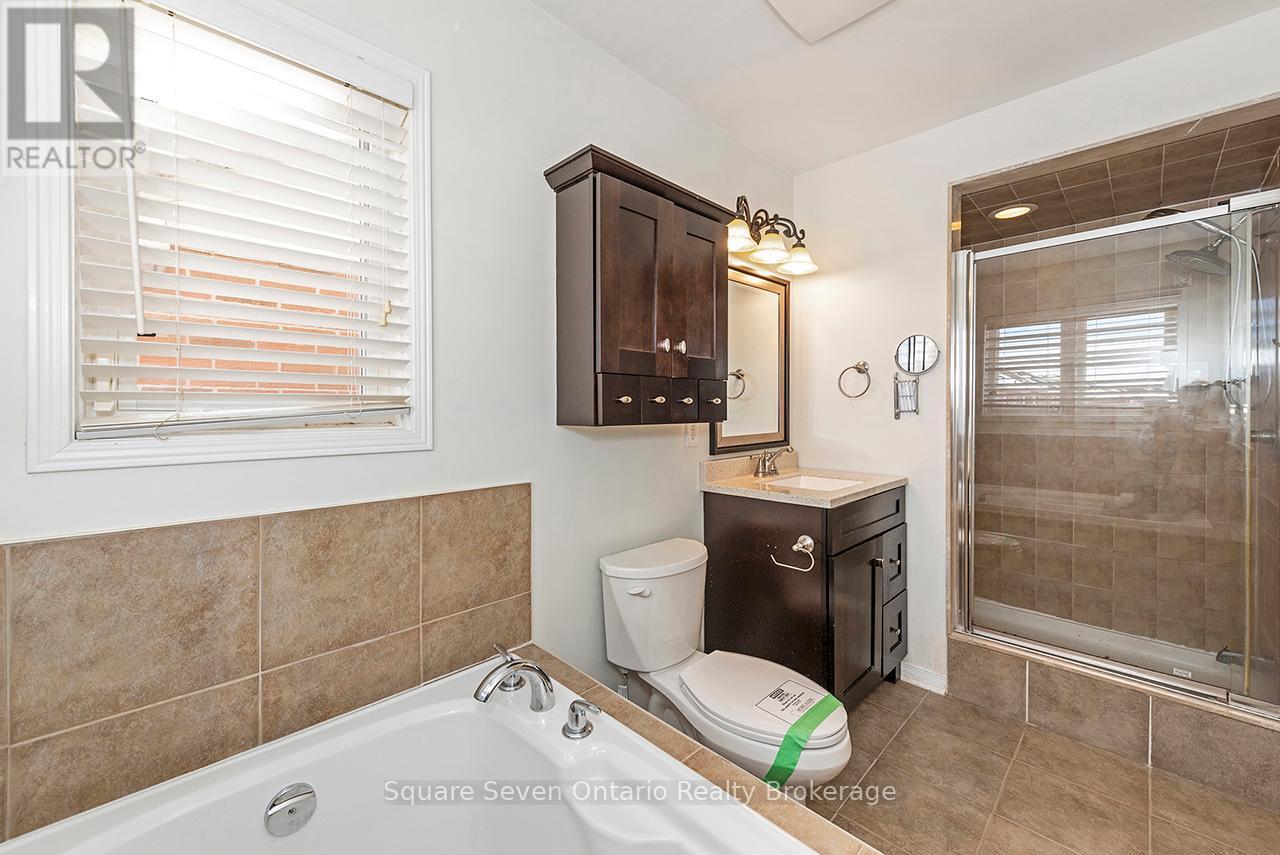 391 Vellore Park Avenue, Vaughan, ON - Indoor Photo Showing Bathroom