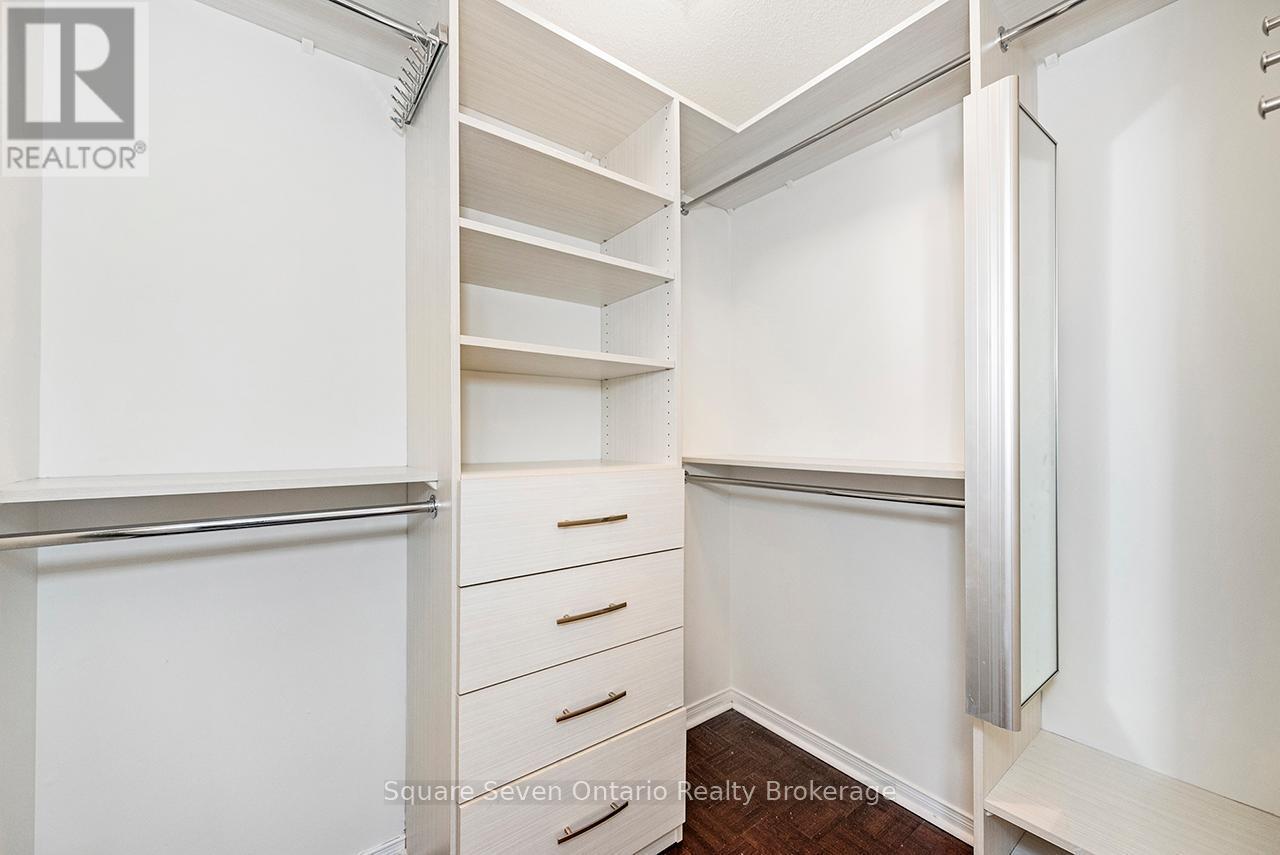 391 Vellore Park Avenue, Vaughan, ON - Indoor With Storage