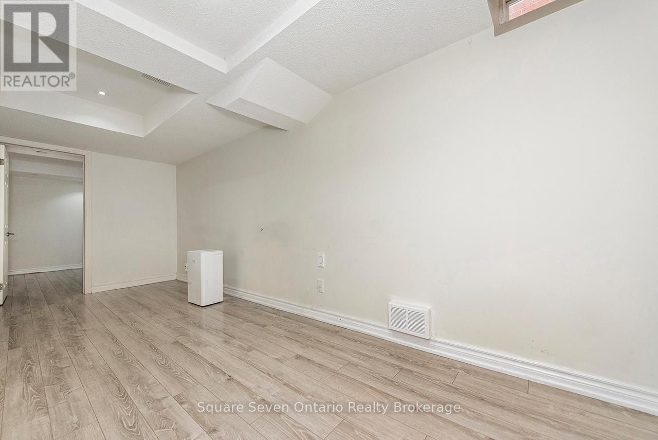 391 Vellore Park Avenue, Vaughan, ON - Indoor Photo Showing Other Room