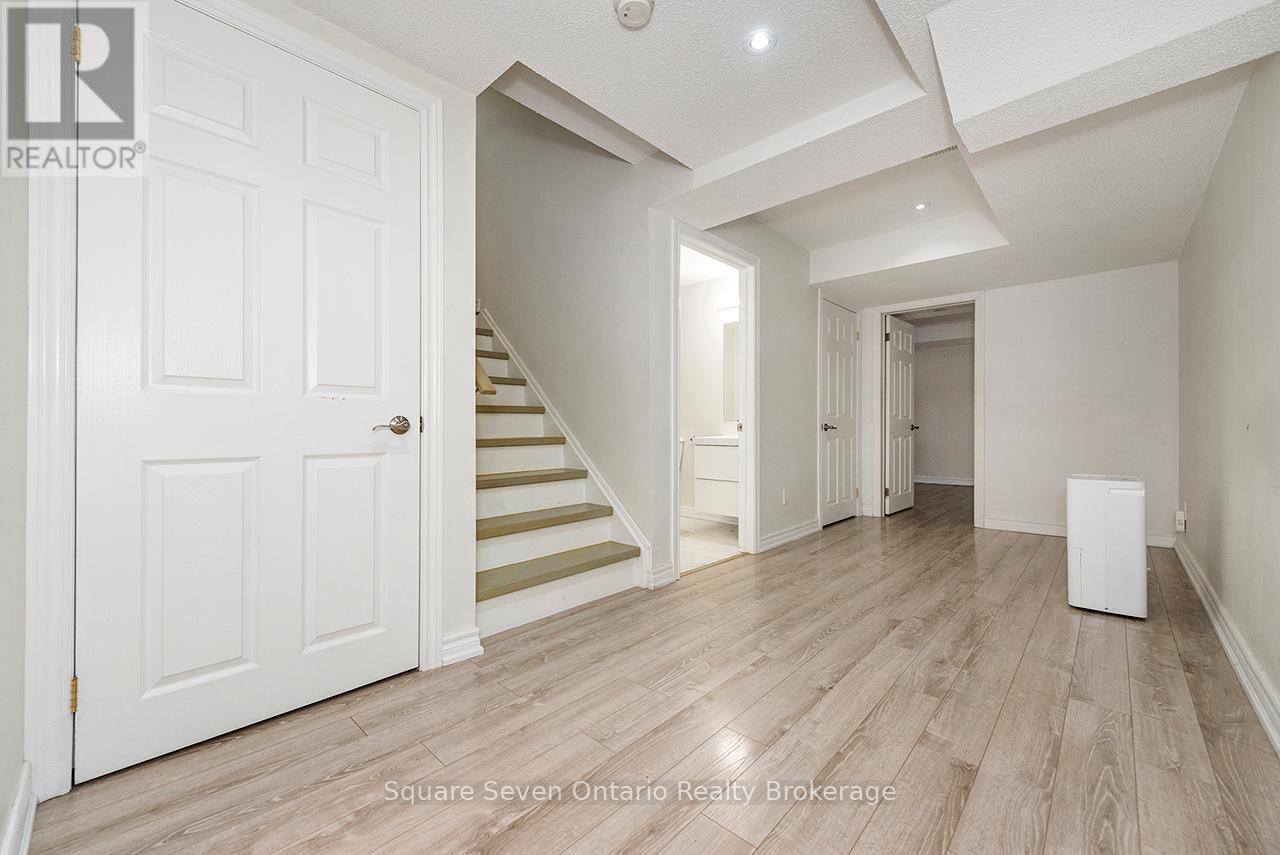 391 Vellore Park Avenue, Vaughan, ON - Indoor Photo Showing Other Room