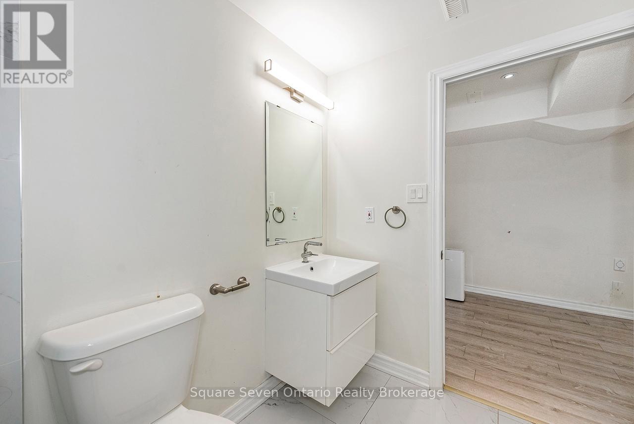 391 Vellore Park Avenue, Vaughan, ON - Indoor Photo Showing Other Room