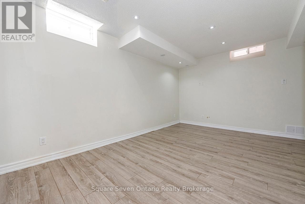 391 Vellore Park Avenue, Vaughan, ON - Indoor Photo Showing Other Room