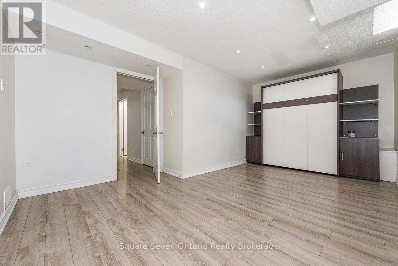 391 Vellore Park Avenue, Vaughan, ON - Indoor Photo Showing Other Room
