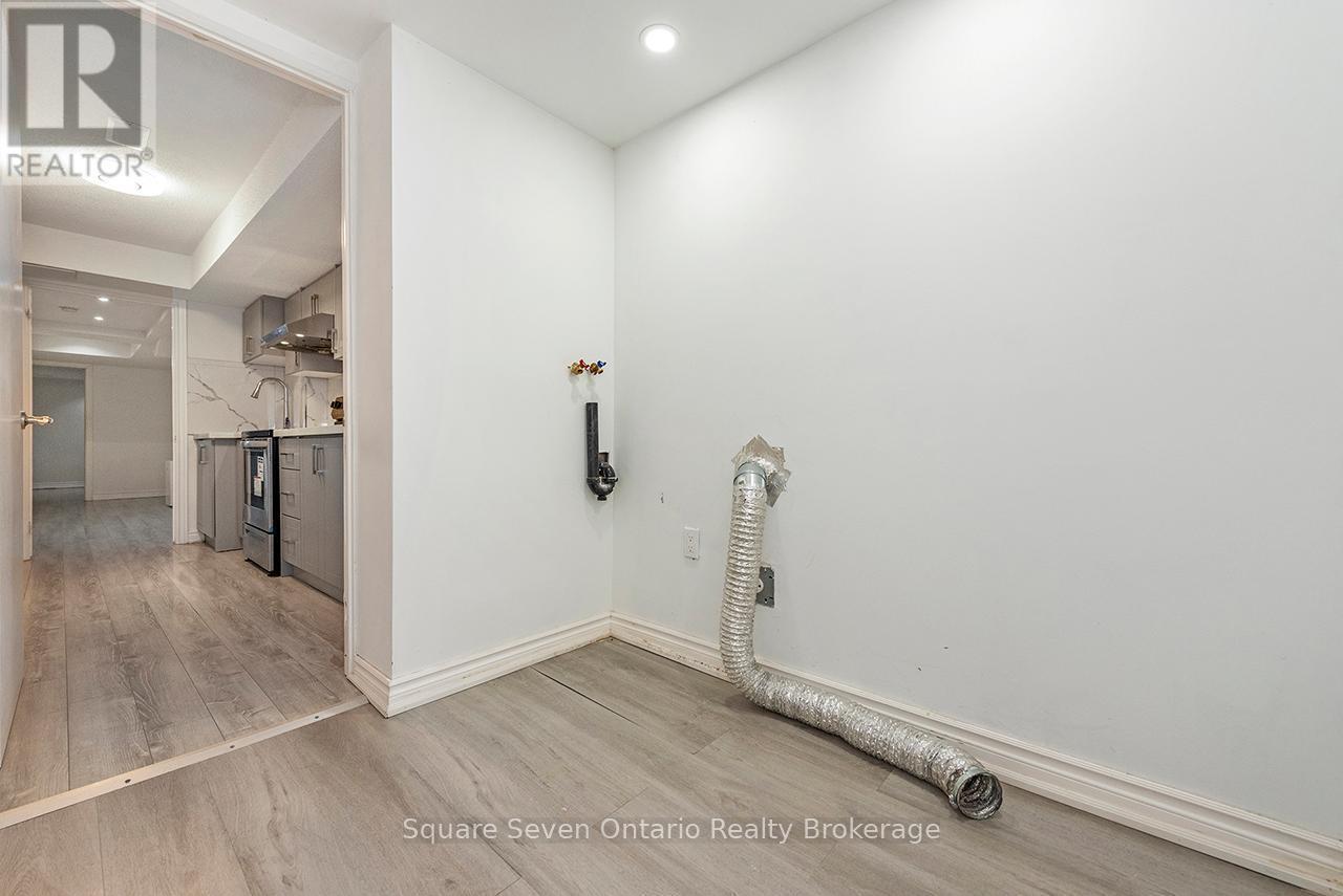391 Vellore Park Avenue, Vaughan, ON - Indoor Photo Showing Other Room