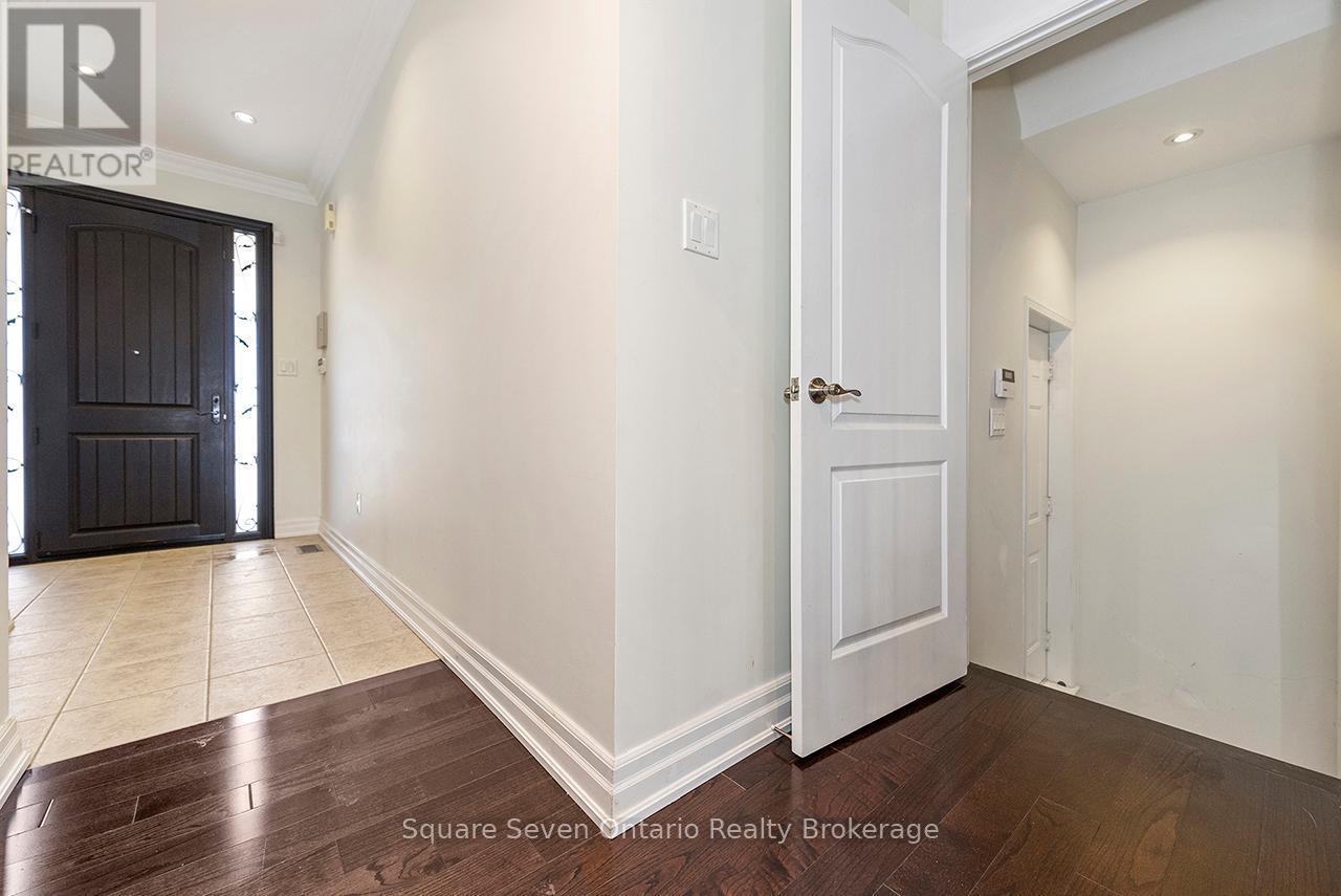 391 Vellore Park Avenue, Vaughan, ON - Indoor Photo Showing Other Room