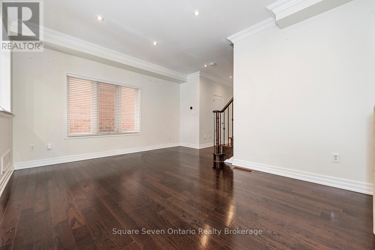 391 Vellore Park Avenue, Vaughan, ON - Indoor Photo Showing Other Room