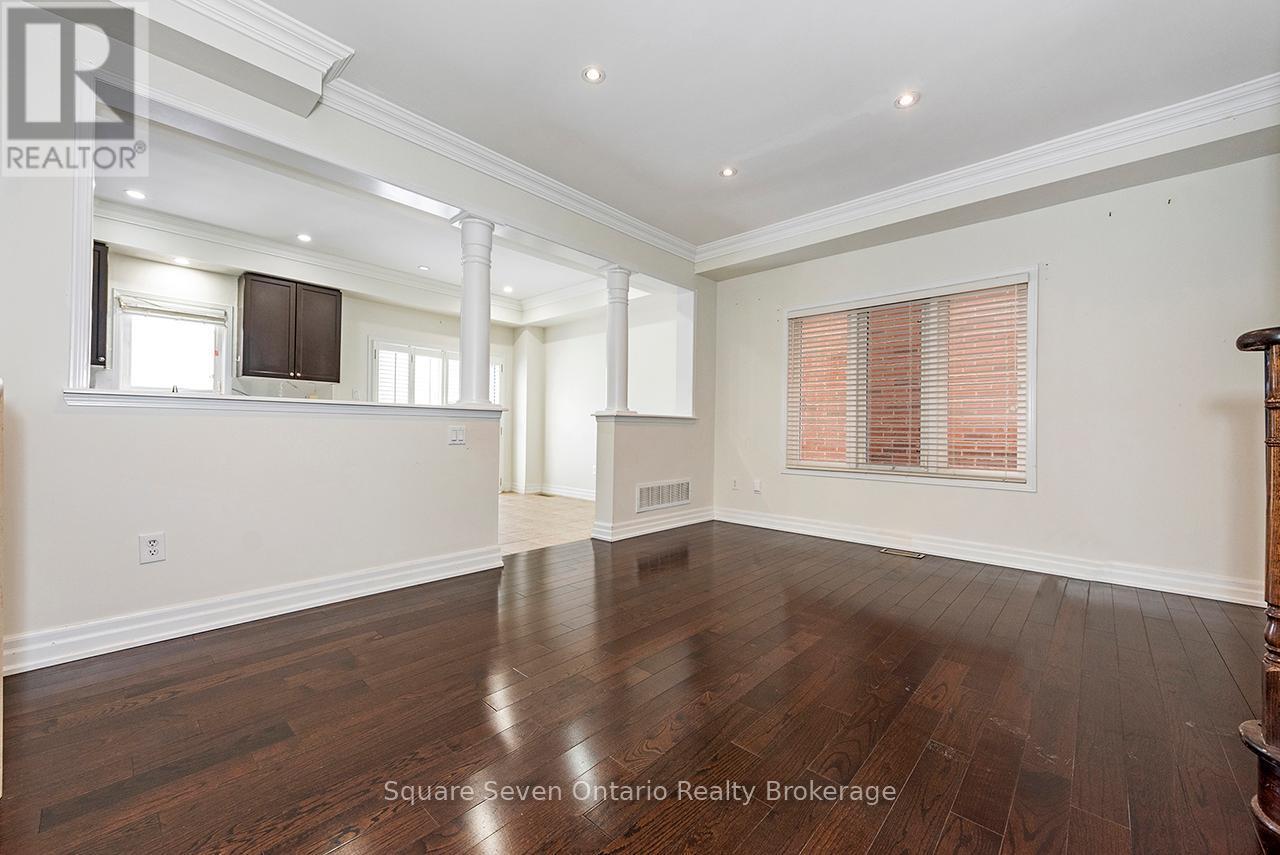 391 Vellore Park Avenue, Vaughan, ON - Indoor Photo Showing Other Room