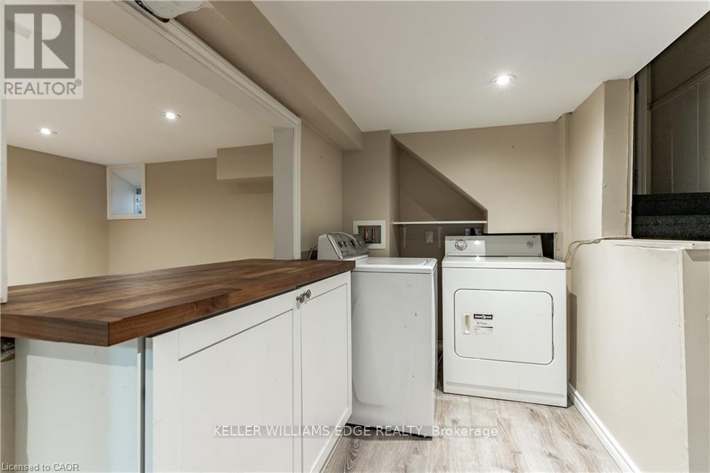 B - 9 Blythe Street, Hamilton, ON - Indoor Photo Showing Laundry Room