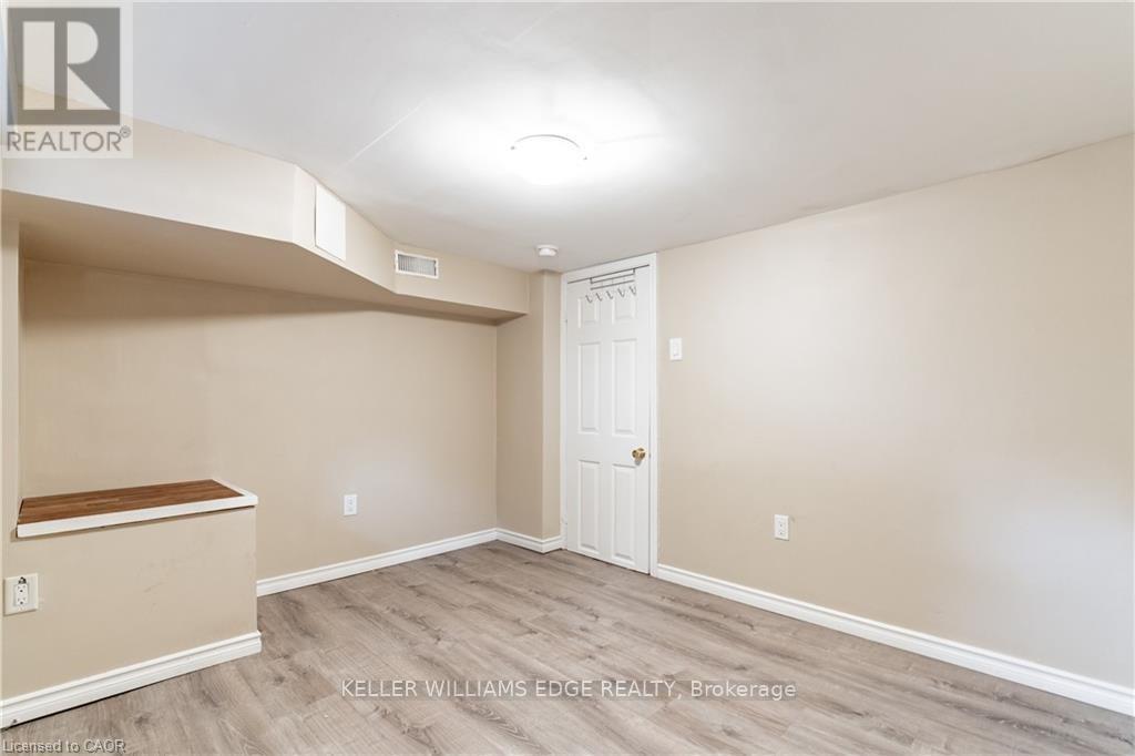 B - 9 Blythe Street, Hamilton, ON - Indoor Photo Showing Other Room