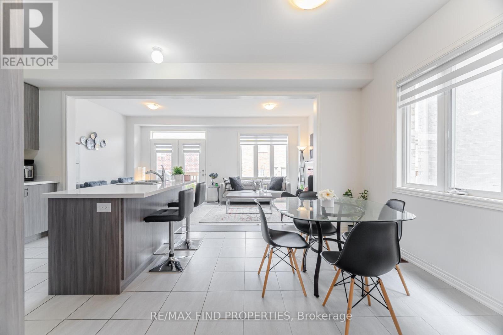 361 Skinner Road, Hamilton, ON - Indoor Photo Showing Dining Room