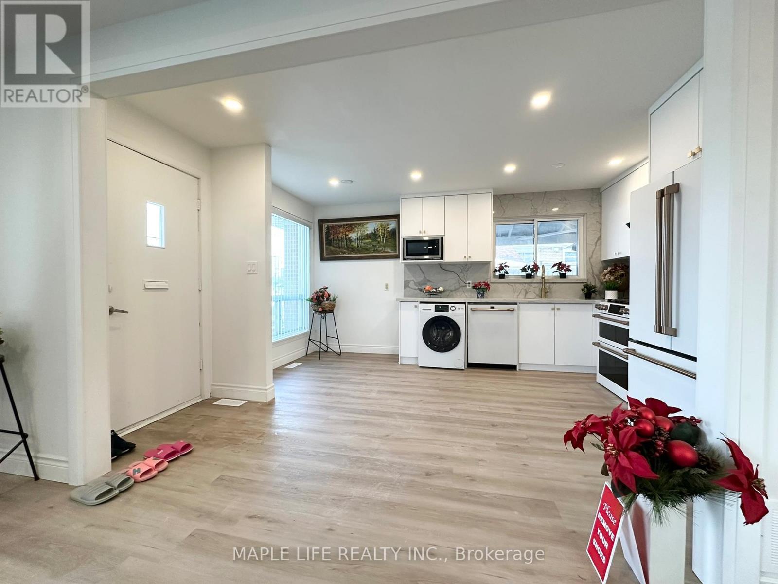 Main - 15 Nymark Avenue, Toronto, ON - Indoor Photo Showing Other Room