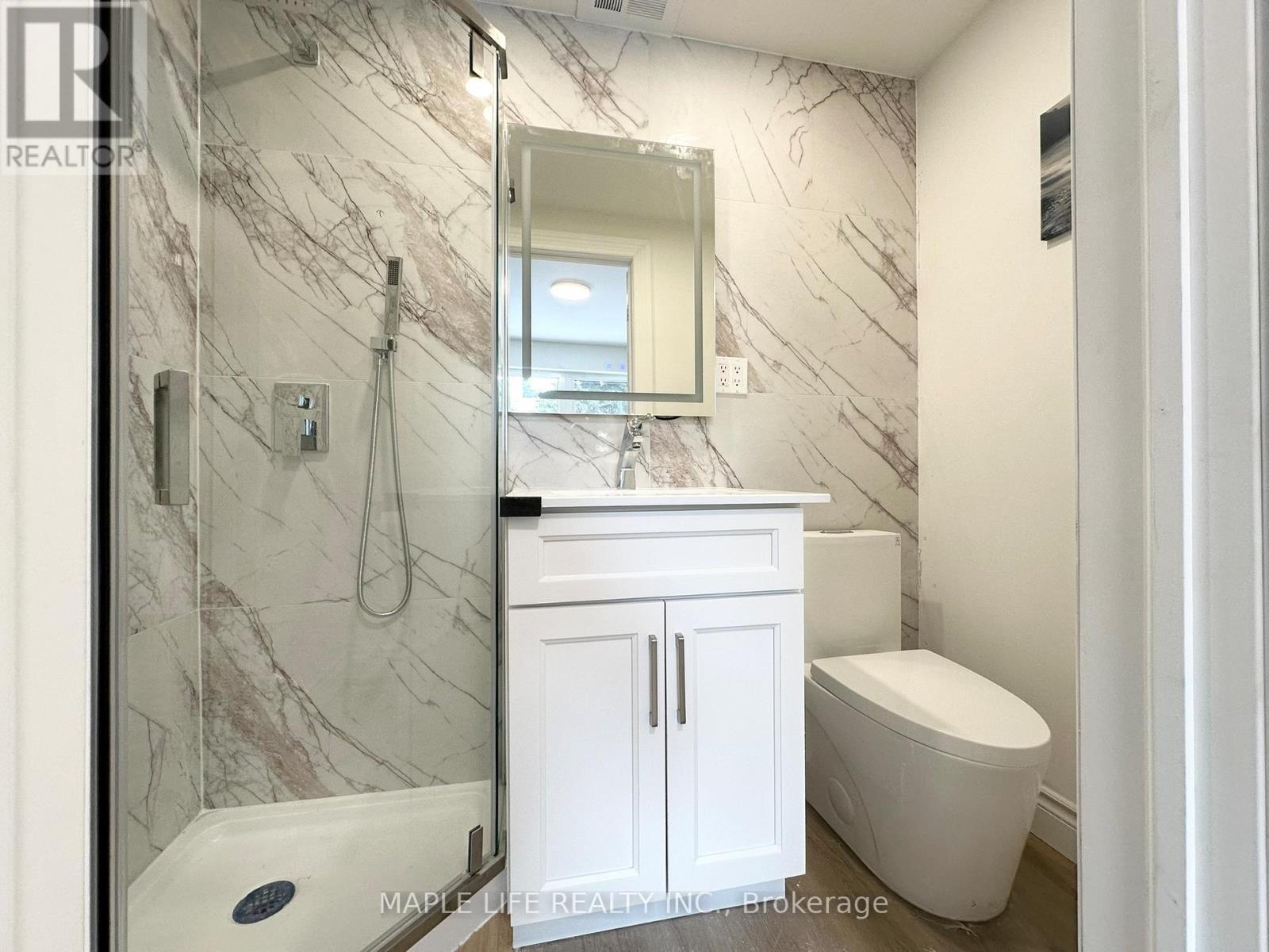 Main - 15 Nymark Avenue, Toronto, ON - Indoor Photo Showing Bathroom