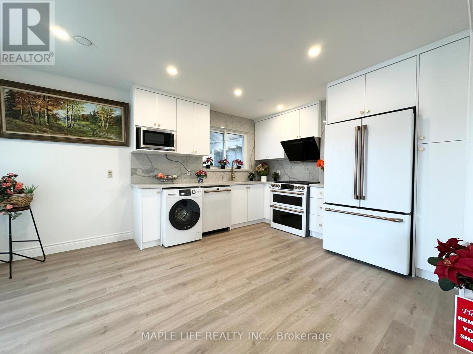 Main - 15 Nymark Avenue, Toronto, ON - Indoor Photo Showing Kitchen