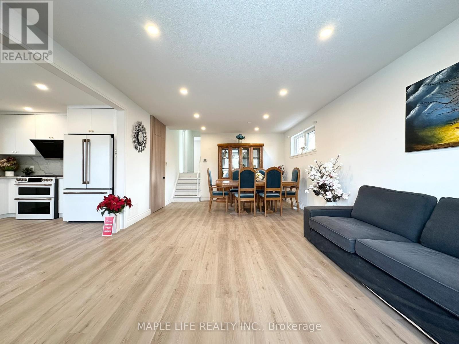 Main - 15 Nymark Avenue, Toronto, ON - Indoor Photo Showing Living Room