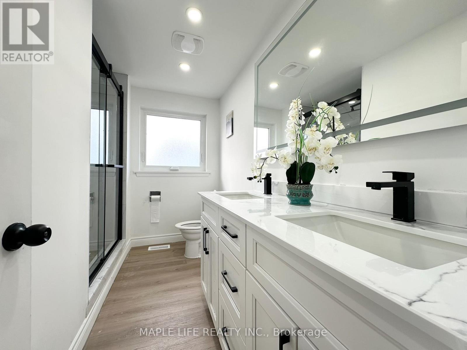 Main - 15 Nymark Avenue, Toronto, ON - Indoor Photo Showing Bathroom
