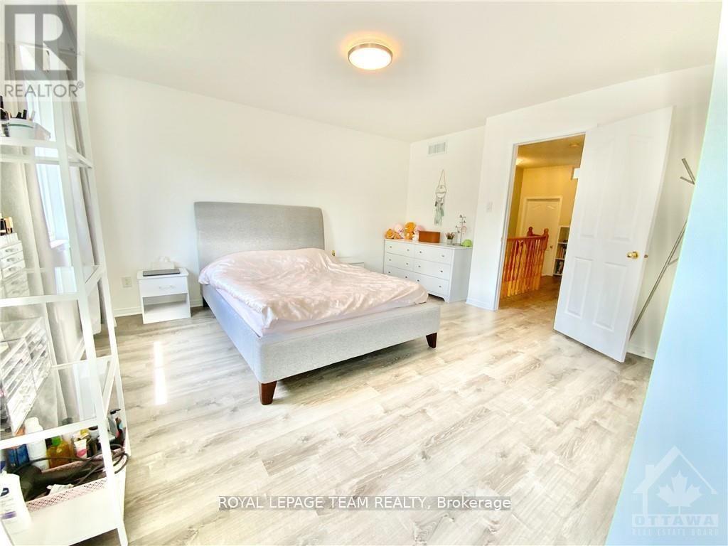 64 Tobermory Crescent, Ottawa, ON - Indoor Photo Showing Bedroom